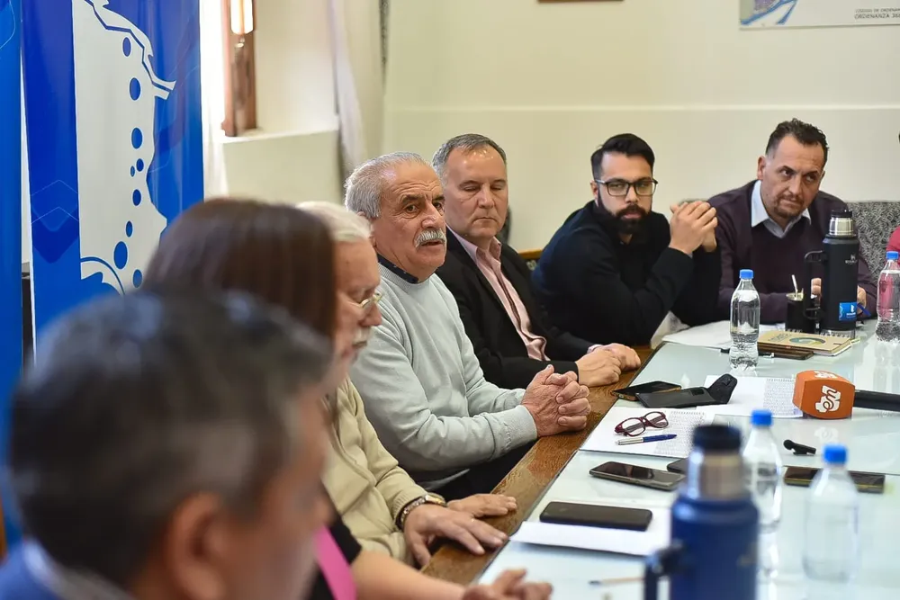 RICARDO MARINO Y GABINETE EN CONFERENCIA DE PRENSA