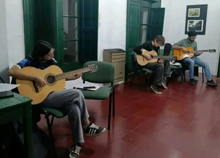 TALLER CULTURAL GUITARRA