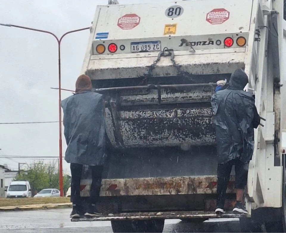 RECOLECTORES DE RESIDUOS LLUVIA BOLSAS